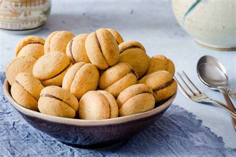 Baci Di Dama Ricetta Facile Dei Biscotti Farciti Al Cioccolato