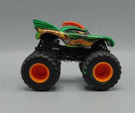Hot Wheels Monster Jam Truck Dragon 4x4 Big Wheel 1 64