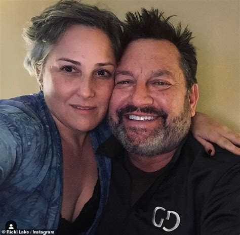 Ricki Lake Poses Nude In A Bathtub As She Shares Grateful For Her