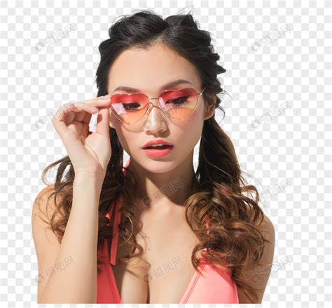 Hermosa Mujer Que Llevaba Un Bikini Con Gafas De Sol PNG Imágenes