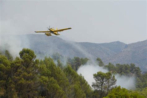 El incendio de Bejís avanza hacia el sur mientras los vecinos de Vall d