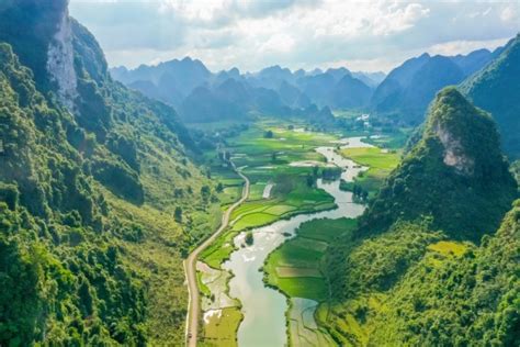 The Management Board Of Non Nuoc Cao Bang Geopark Conducted A Field