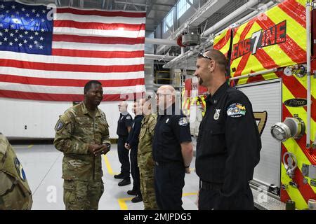 Il Capo Maestro Sgt Jacob C Simmons Capo Senior Del Comando Delle