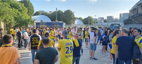 En Direct Paris Fc Fc Sochaux Les Supporters Sochaliens Ont Mis Le Feu à Charlety