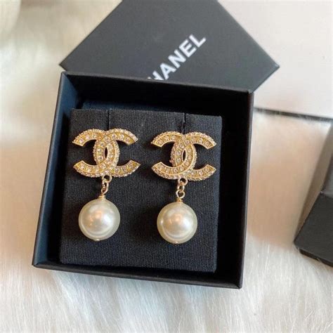 Chanel earrings | Chanel earrings, Jewelry branding, Luxury jewelry