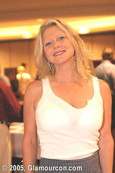 Hot Sexy Lynda Wiesmeier Bikini Pics