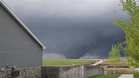 Nebraska Tornado Omaha Suburbs Suffer Severe Damage Tv