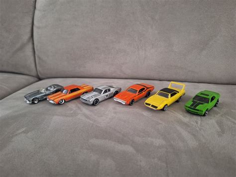 Hot Wheels Amerikanische Automarken 6 Autos offen 90s 2010er Gebraucht in Adlikon für CHF 9