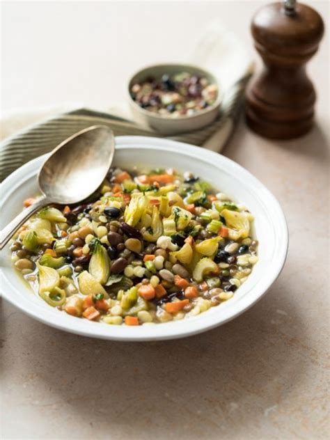 Soupe de légumineuses méditérannéenne recette végétarienne