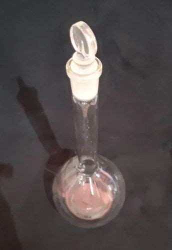 Round Base Borosilicate Glass Volumetric Flask Capacity 250ml Size