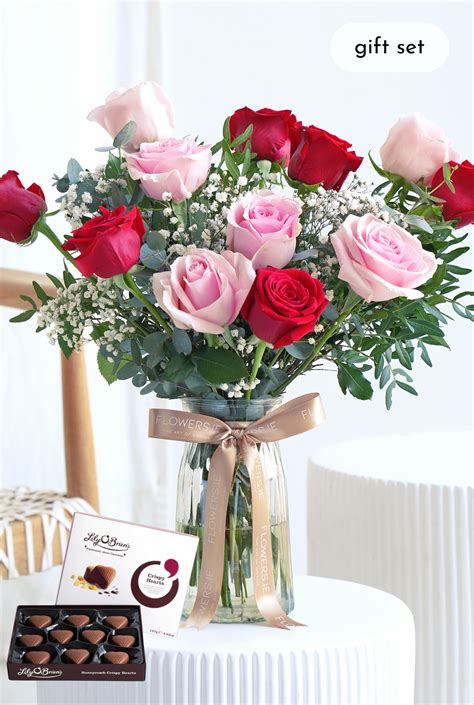 12 Luxury Red and Pink Roses - Vase– Flowers.ie