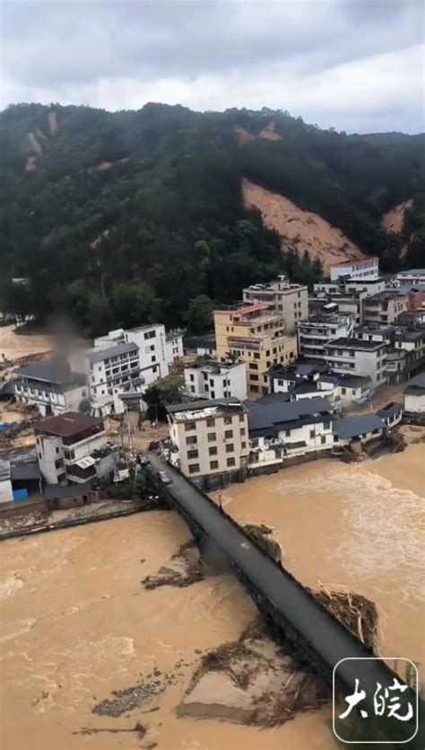 广东韶关江湾镇多处山体滑坡，一农庄被洪水冲得只剩架子！当地居民自发分享米菜