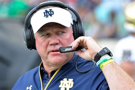 Notre Dame Football Irish Rise Again In The Ap Poll One Foot Down