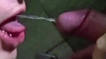 Transexual toma cóctel de semen y orina XVIDEOS