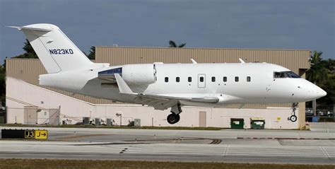 Crash of a Canadair CL-600-2B16 Challenger 604 in Naples: 2 killed ...