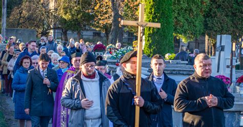 Uroczysto Wszystkich Wi Tych W Sanoku Msza I Procesja Na Cmentarzu