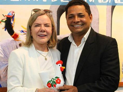 Gleisi Hoffmann garante apoio do PT nacional à reeleição do prefeito de