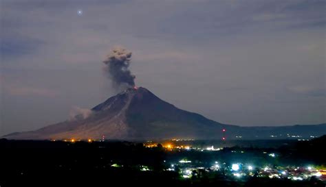 Gunung Sinabung Rutin Bererupsi Foto Liputan