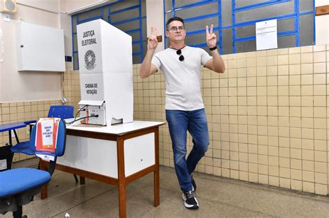 David Almeida Vota Em Escola No Bairro Bet Nia E Demonstra Confian A Na