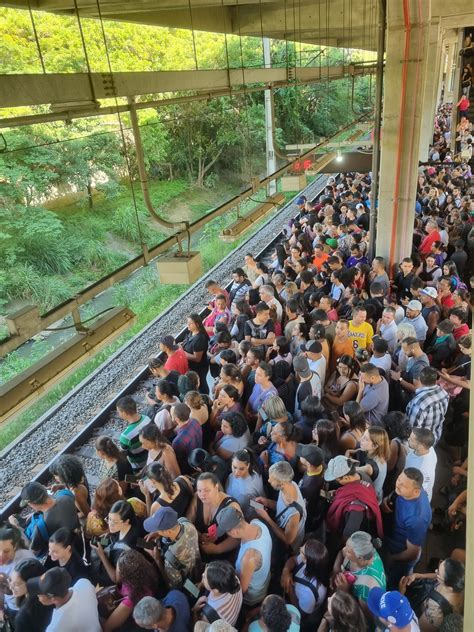 Descarrilamento De Trem Da CPTM Causa Tumulto Nas Plataformas E