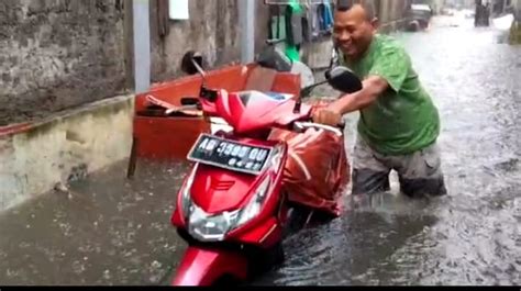 Hujan Deras Ratusan Rumah Di Solo Terendam Banjir Okezone News