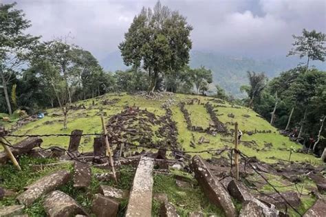 Menguak Fakta Penemuan Bersejarah Di Situs Gunung Padang Artefak