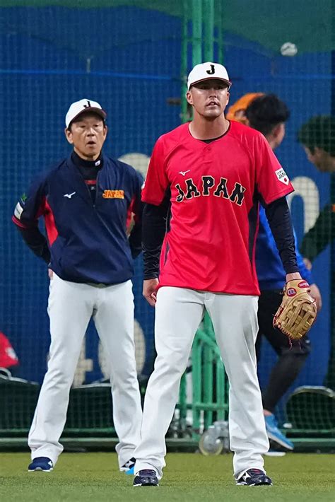 侍ジャパンの栗山監督（左）とヌートバー ― スポニチ Sponichi Annex 野球