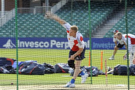 Andrew Flintoff England Bowling His Knee Editorial Stock Photo - Stock ...