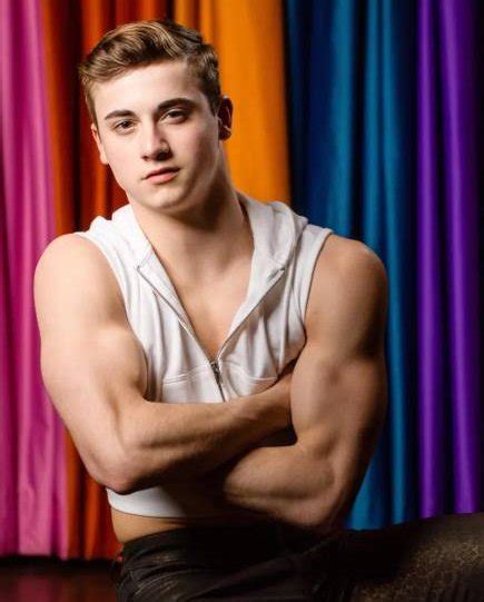 Hot Dudes Good Mood On Twitter RT Neil37166348 Show Us Your Muscles