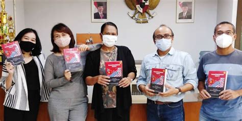 Peluncuran Buku Perang Global Melawan Covid Universitas Katolik