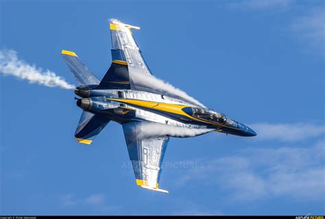 165679 - USA - Navy : Blue Angels Boeing F/A-18E Super Hornet at ...