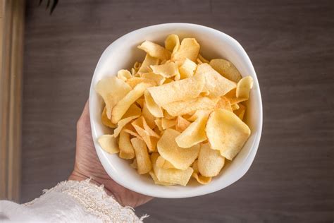 Cómo hacer chips de yuca crujientes SaborGourmet