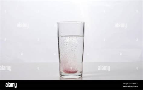 Hand Drop Dissolve Tablet Water Hi Res Stock Photography And Images Alamy