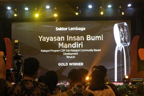 Csr Tenun In Dari Insan Bumi Mandiri Raih Penghargaan Gold Winner Dalam