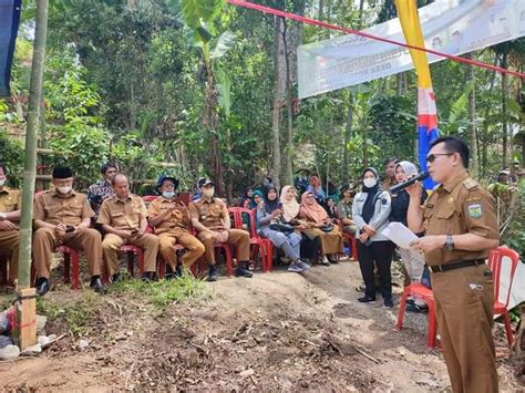 Wako Ahmadi Letakkan Batu Pertama Pembangunan Tps R Desa Koto Tengah