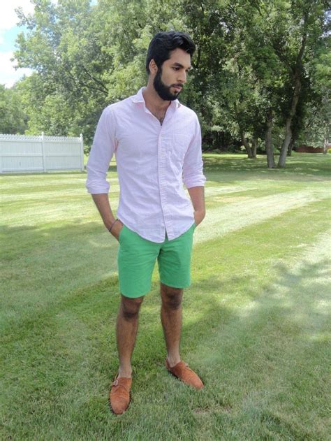 What Color Shirt Matches Green Shorts