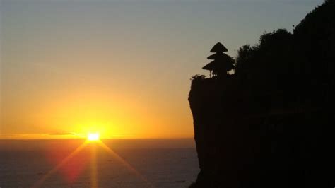 ULUWATU SUNSET TOUR – UBUD DRIVER