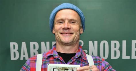 Basista Red Hot Ili Pepersa Napisao Autobiografiju Noizz