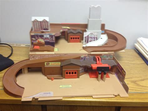 Vintage Hot Wheels City Mattel Sto N Go Fold Up Play Set