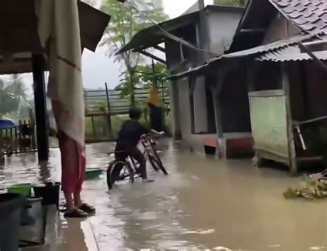 Sungai Cisimeut Meluap Puluhan Rumah Di Lebak Terendam Banjir