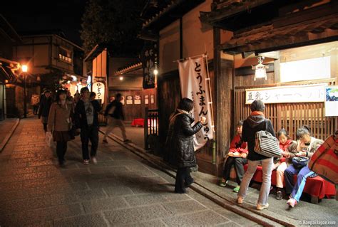 Ninenzaka and Sannenzaka - Traditional Pedestrian Shopping Streets in Higashiyama