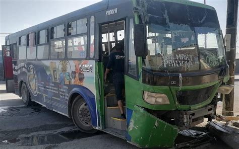 Rutera Choca Por Exceso De Velocidad Y Deja A Tres Pasajeros Lesionados