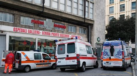 Assalto Al Pronto Soccorso Di Genova Ambulanze In Coda La Repubblica