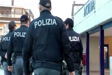 Rapina A Mano Armata In Un Supermercato Di Acilia Ladri In Fuga Col