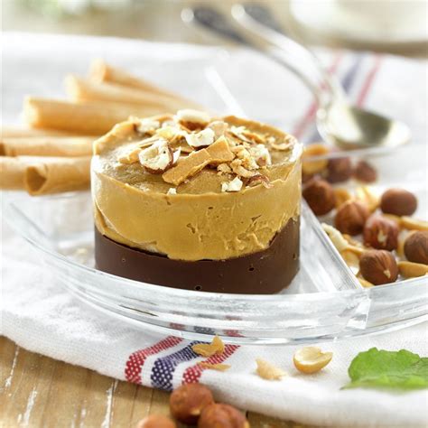 Mousse De Caramelo Y Chocolate Con Frutos Secos Un Postre De Fiesta