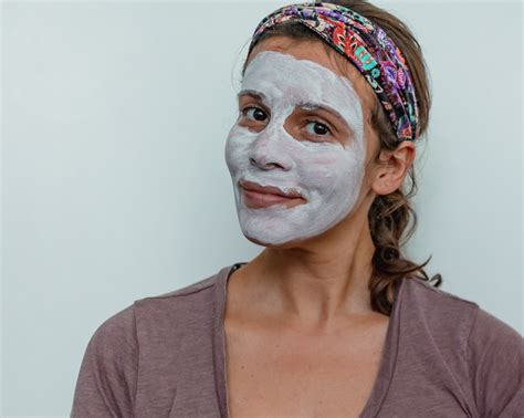 6 Best Exfoliating Face Masks To Get Alluring And Glowing Skin Jr