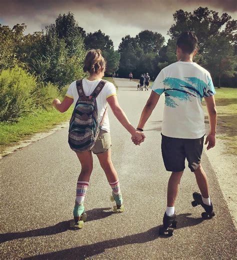 Couples Skate 💙 : r/Rollerskating