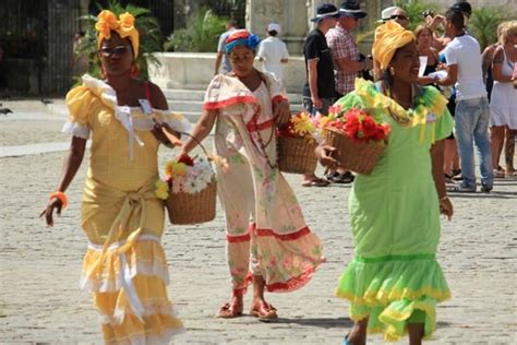 Traje Tipico De Cuba Hombre Y Mujer