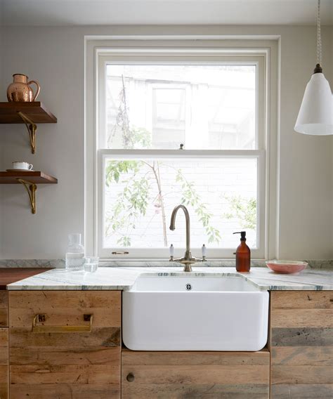 Should a kitchen sink be centered under a window? | Homes and Gardens