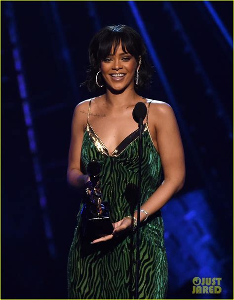 Rihanna Accepts Billboard Chart Achievement Award At Bbmas Watch